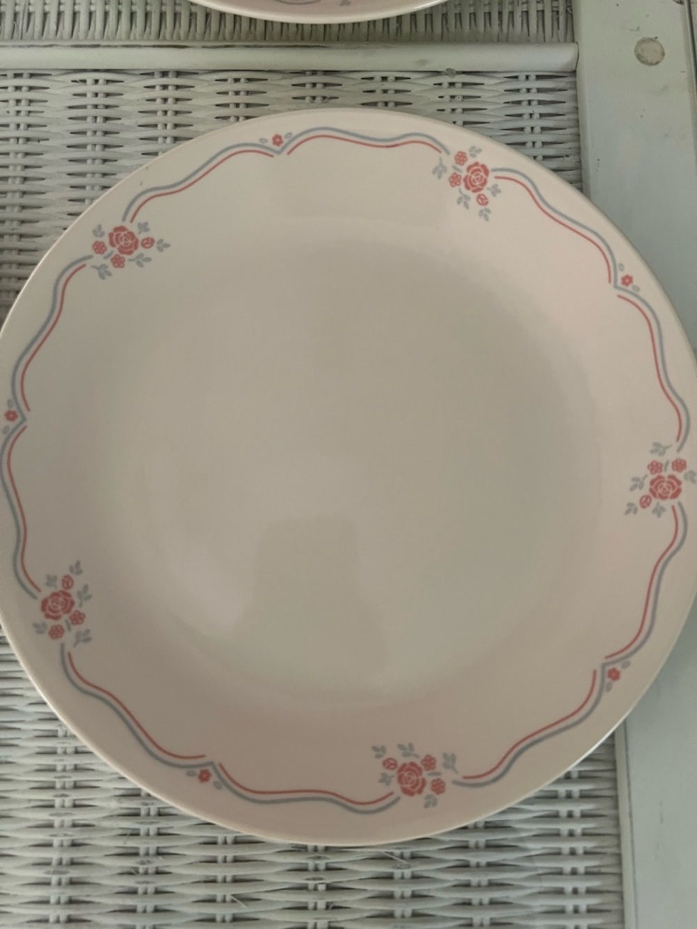 vintage Corelle 4 dinner plates in the English Breakfast pattern